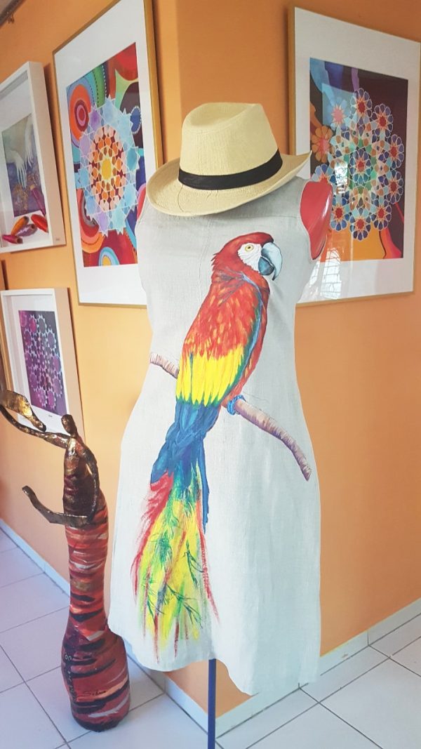 robe en lin peinte à la main avec un perroquet