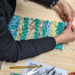 ouvrage de tissage réalisé en atelier. coloré et unique