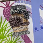 ouvrage de tissage réalisé en atelier. coloré et unique