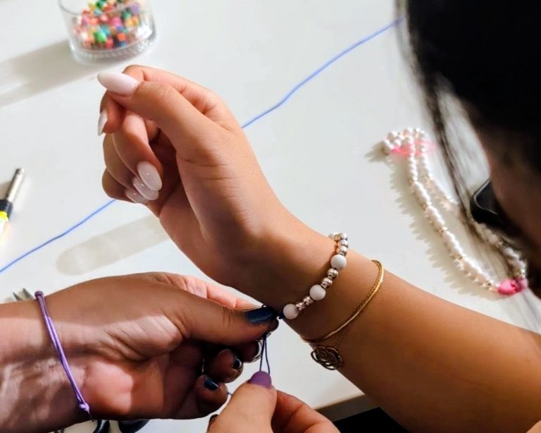 Zoom sur l'atelier bijoux en entreprise